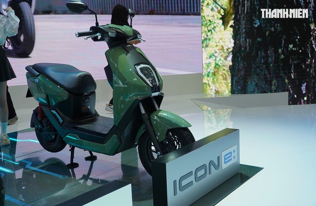 Many ‘Horrified’ As Professor Detained Traveling To A Conference