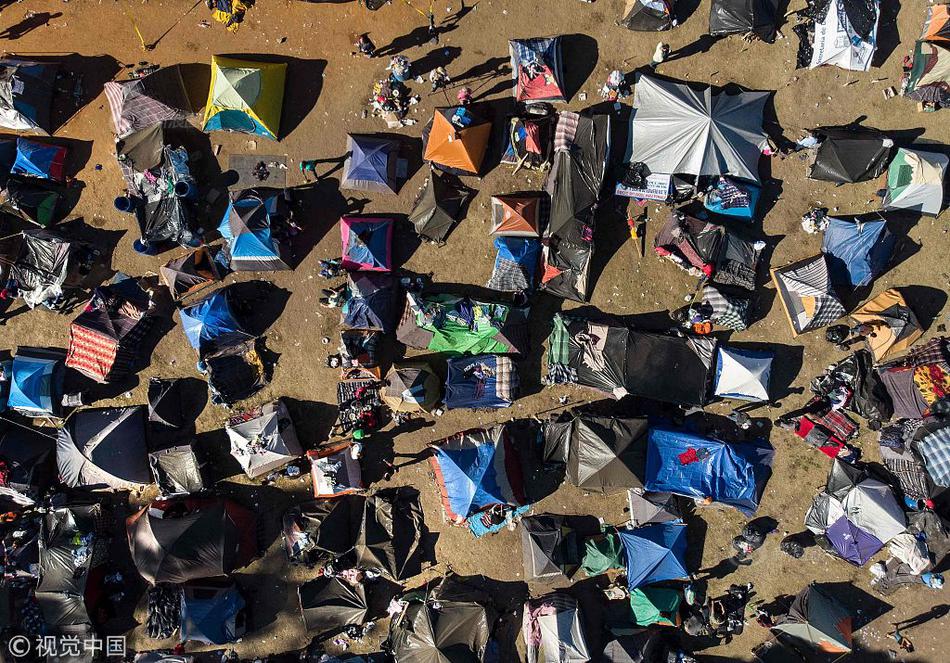 Free Readings of ‘Question 27, Question 28’