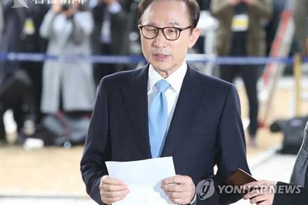 GMX price dives 20% after $40 million hack