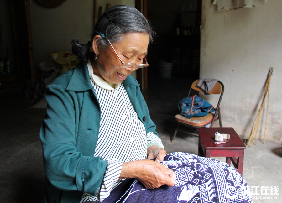 XRP remains weak despite bullish breakout to $0.255